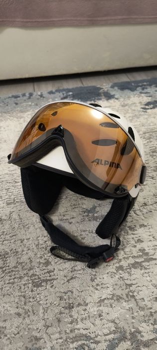 Vând cască testată pentru schi și snowboard