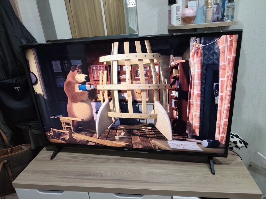 Телевизор LG Смарт 108 см диагональ