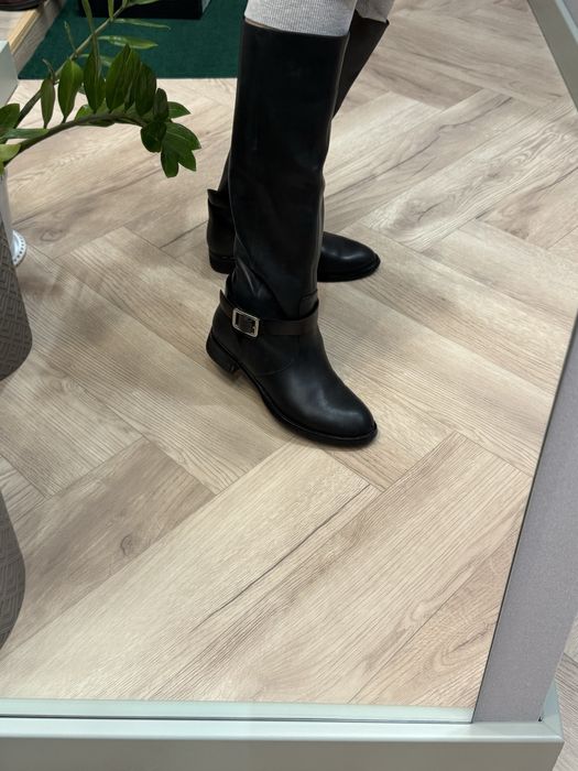 Продам зимние сапоги Basconi