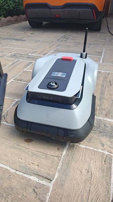 Robot de tuns iarba robotizată ECOVACS GOAT G1-800 – Stare excelentă, Set complet