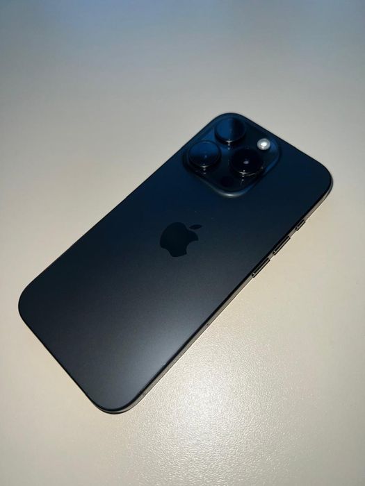 Iphone 15 pro на гарантии