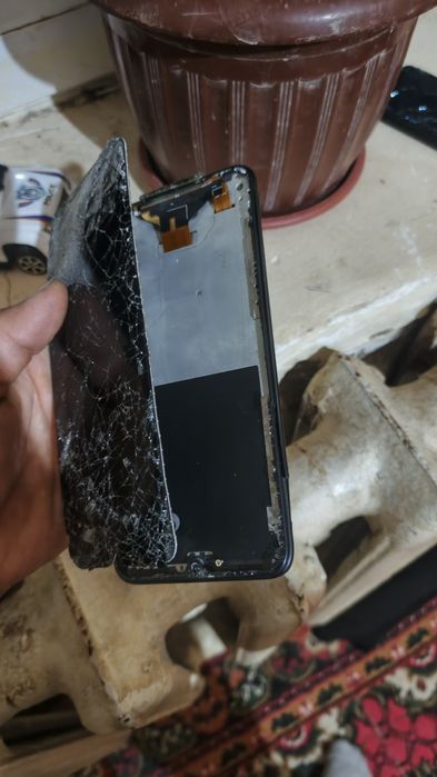 Infinix X689F ekran siniq ishlamaydi bashqa qisimlar ishlaydi