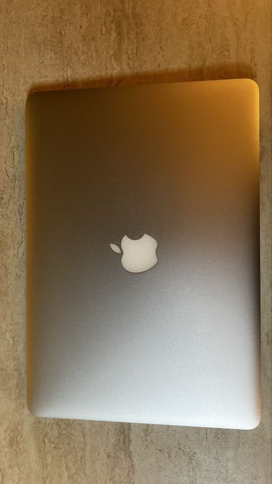 MacBook Air 2015 - Intel Core i5 - 4GB RAM - 128GB SSD