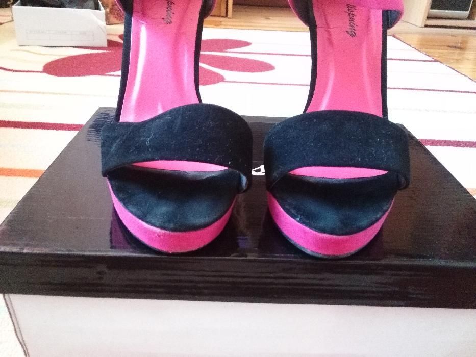 Велурени обувки на висок ток