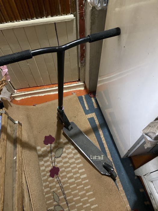 Продаю самокат трюковой гарантии нету