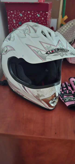 Детска каска и ръкавици