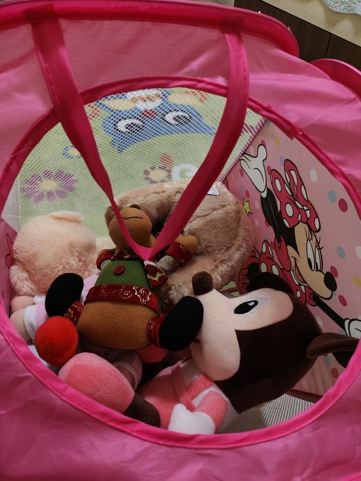 Продавам кош с играчки