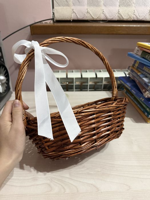 Продаю корзины в хорошем состоянии деревянная и плятенные