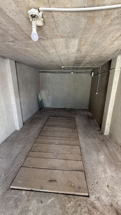 Vand Garaj zona Materna