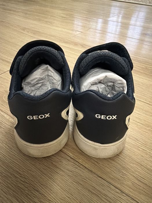 Продам детские мокасины