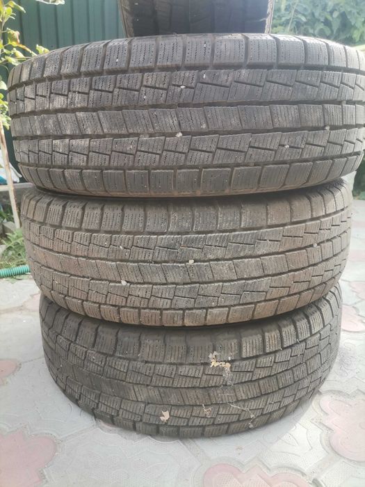Продаются зимние шины, резина R17
