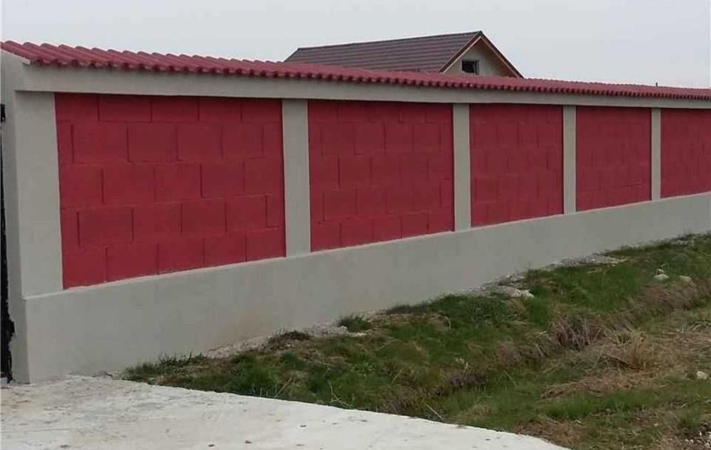 Porți și garduri metalice de diferite dimensiuni și modele, realizate din tablă, panouri tip jaluzeri.