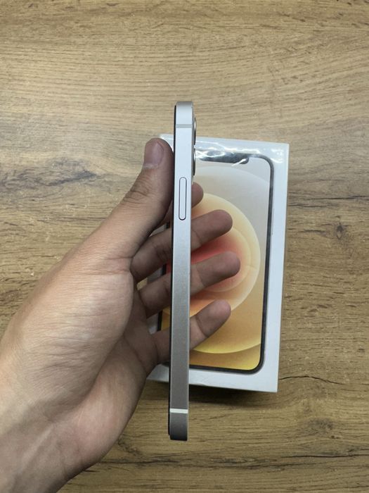 iPhone  12  белый