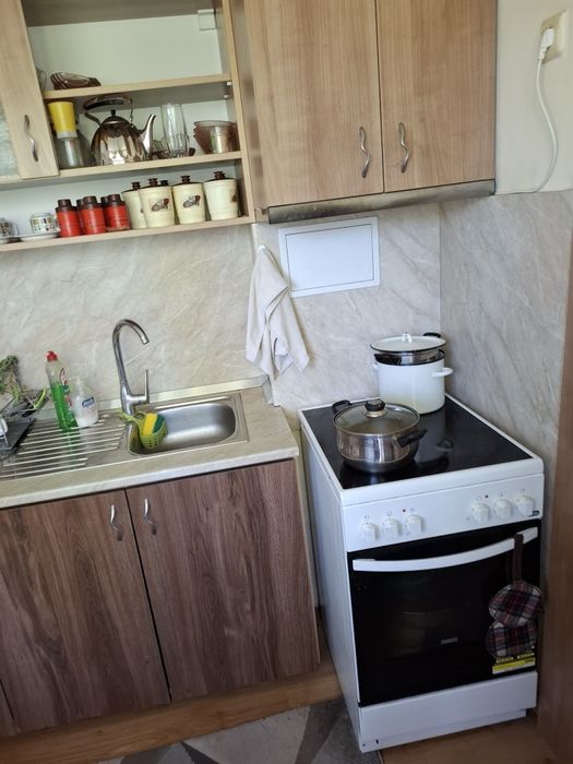 Давам под наем тристаен в кв.Студ.град дългосрочно