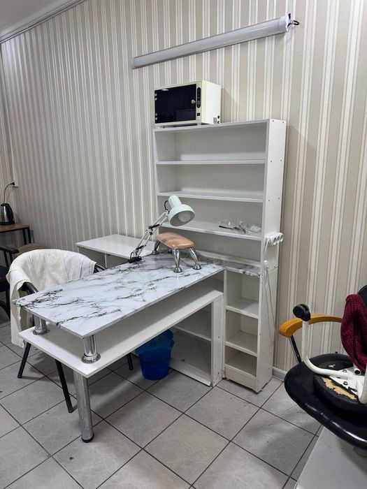 Продам Маникюрный стол срочно