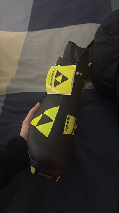 Неизползвани ски обувки