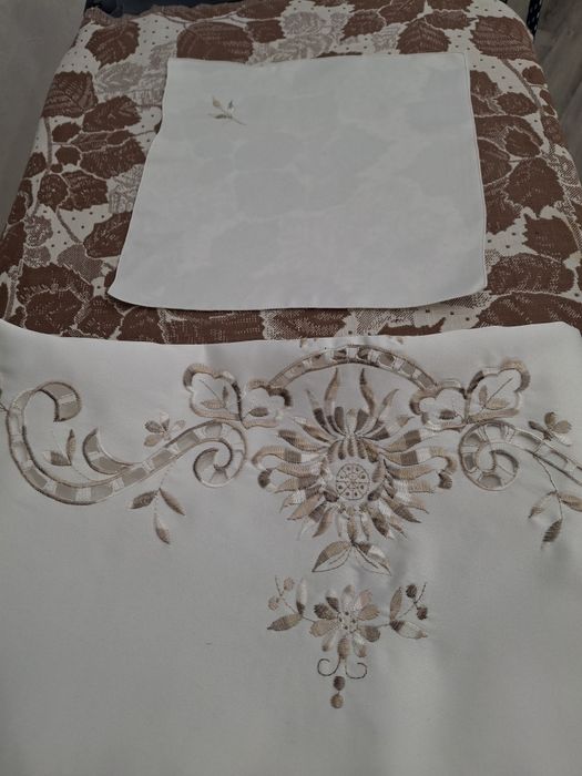 Скатерть с салфетками