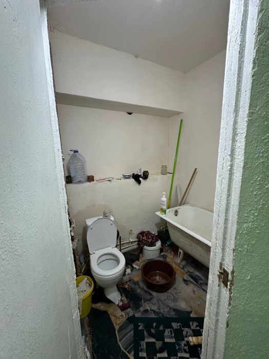 Uy sotiladi srochniy 1/1/4