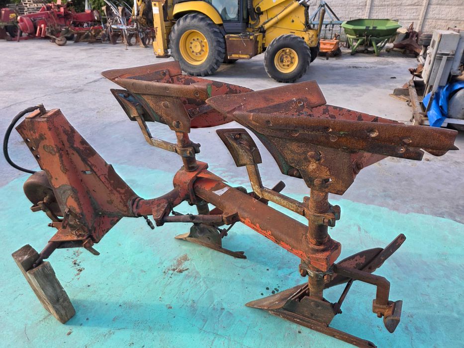 Plug Eicher reversibil  hidraulic cu 2 brazde