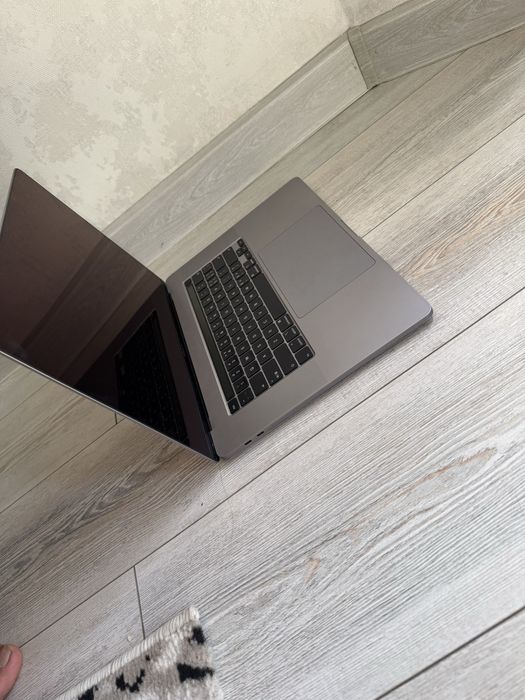 MacBook Pro 16″ 2019 — Core i9 / 16GB / 1TB