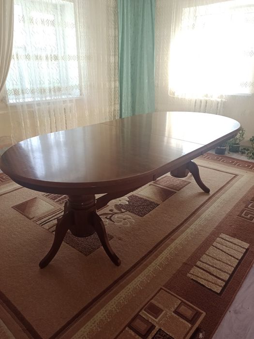 Стол со стульями