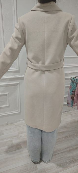 Женское пальто светлое