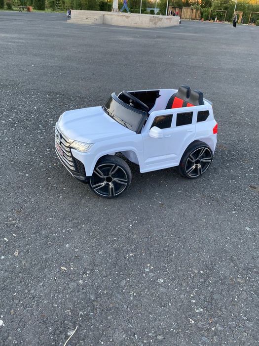 Электро мобил новыи