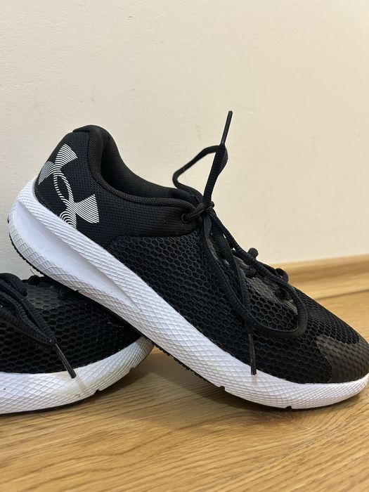 Продавам маратонки Under Armour