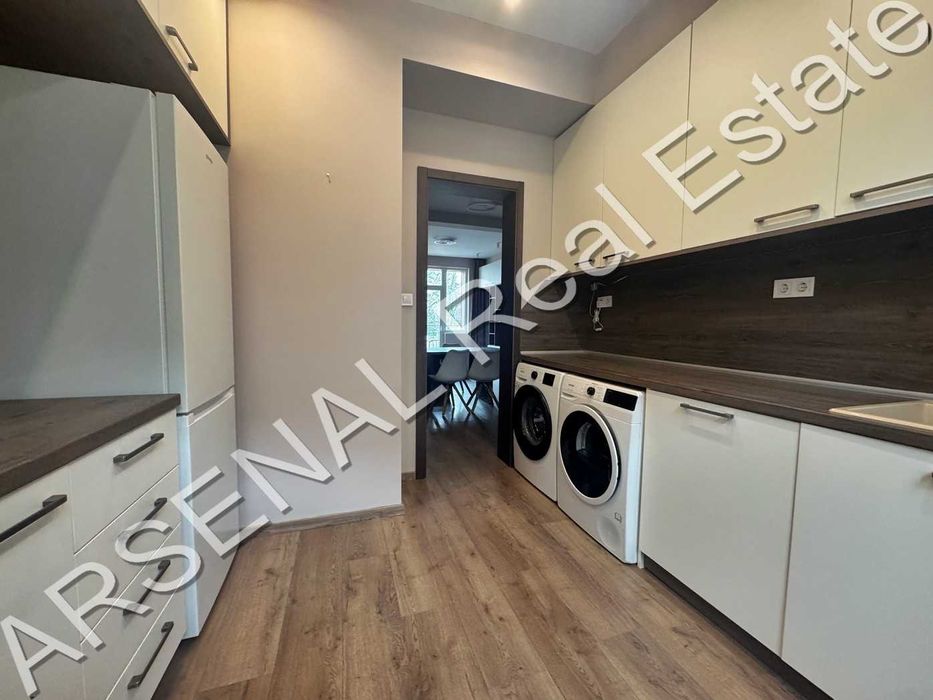 Дава се под наем Тристаен апартамент в София, Център - 100 кв.м за 1047.03 € - Снимка #1