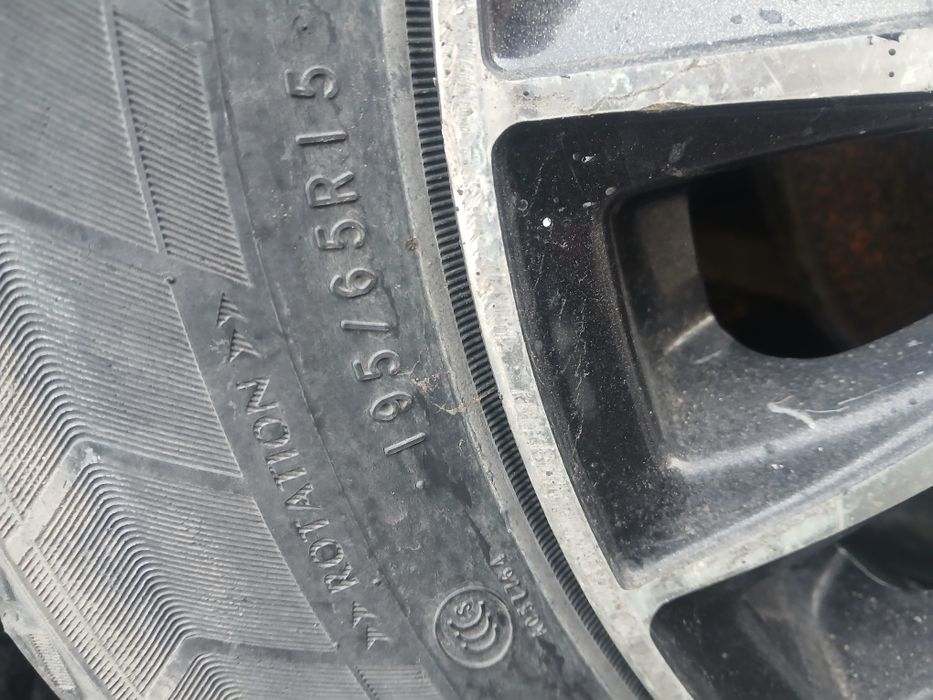 Продам диск с резина R15