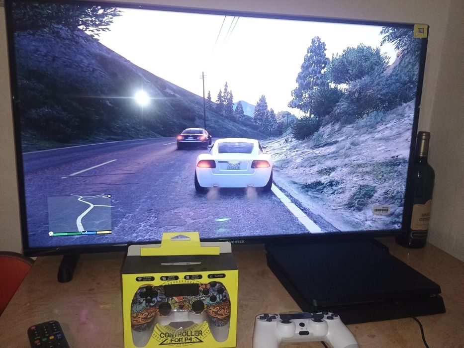 Vând PS4 Pro 1 terra