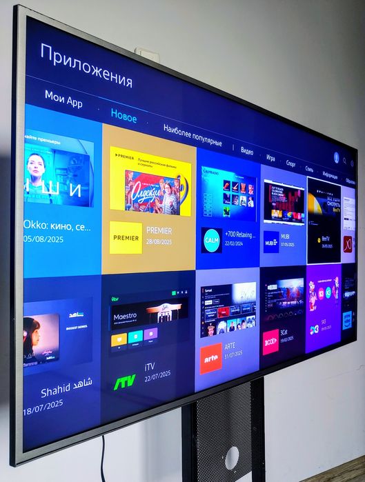 Продам Большой 4K UHD Smart TV Samsung с диагональю 140см