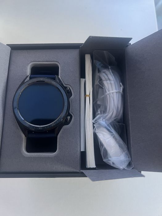 Huawei GT 46mm + Кайшка + Безжични Шлушалки