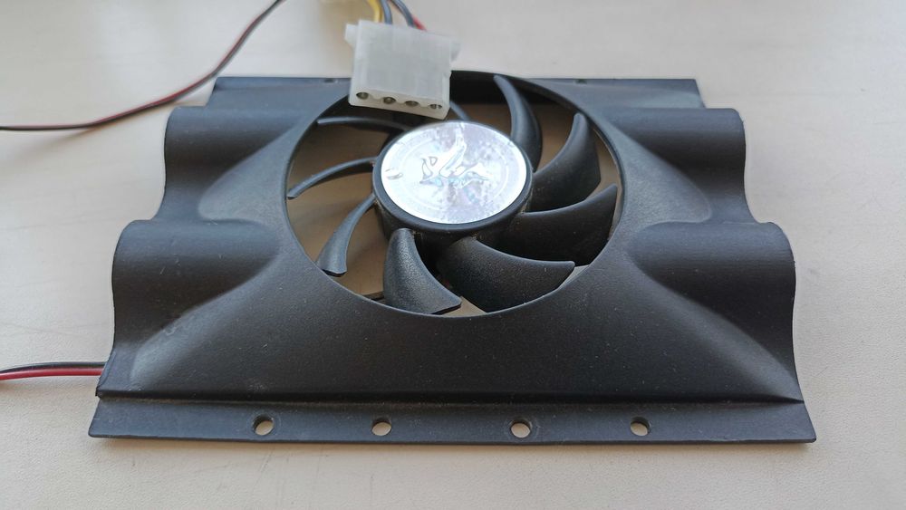 Вентилятор для HDD, кулер (охладитель) для жесткого диска