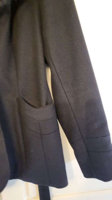 Palton lână, negru,scurt,mărimea 42 ,guler de blana,femei