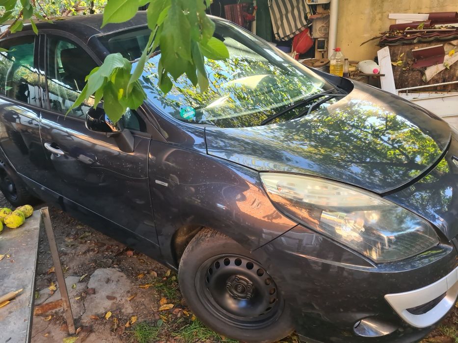 Dezmembrez  piese de pe Renault scenic 2012