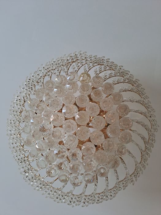 Продам люстру в отличном состоянии.