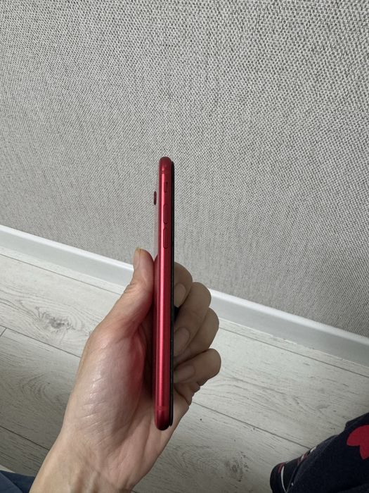 Продам срочно iphone SE 2020