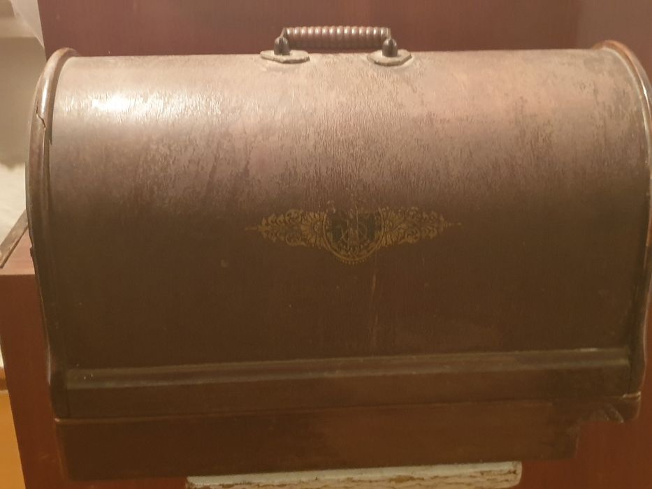 Продам швейную машинку Singer