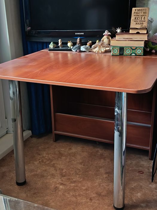 Продаётся стол-книжка