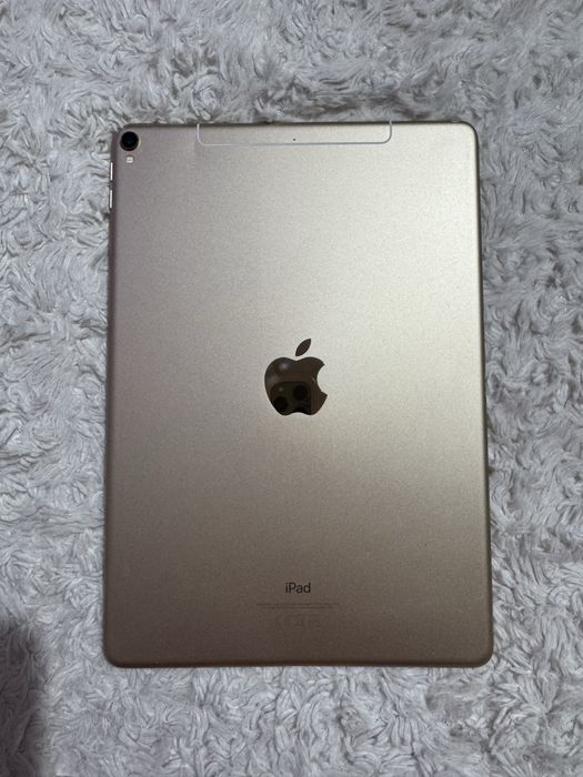 Vand Ipad pro 10.5 inch 256 GB si Apple Pen 1 gen