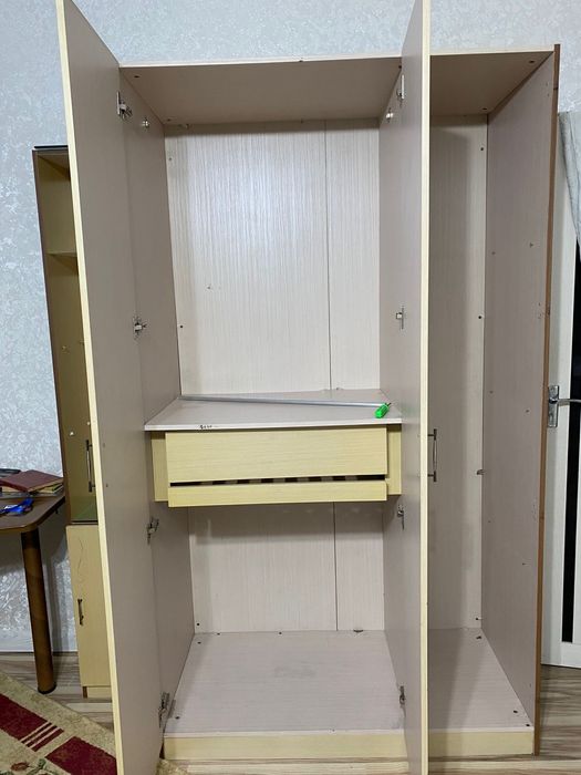 Шкаф трёхдверный