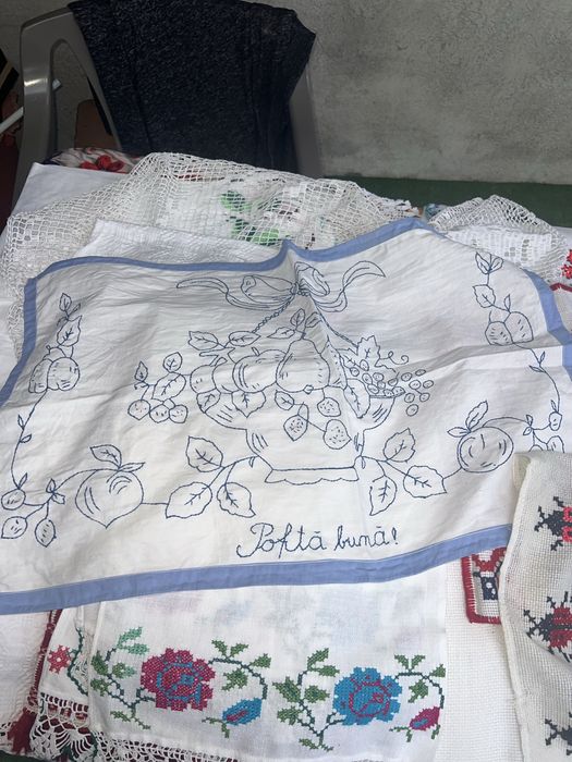 Vand fețe de masa,ștergaruri si altele lucruri vechi