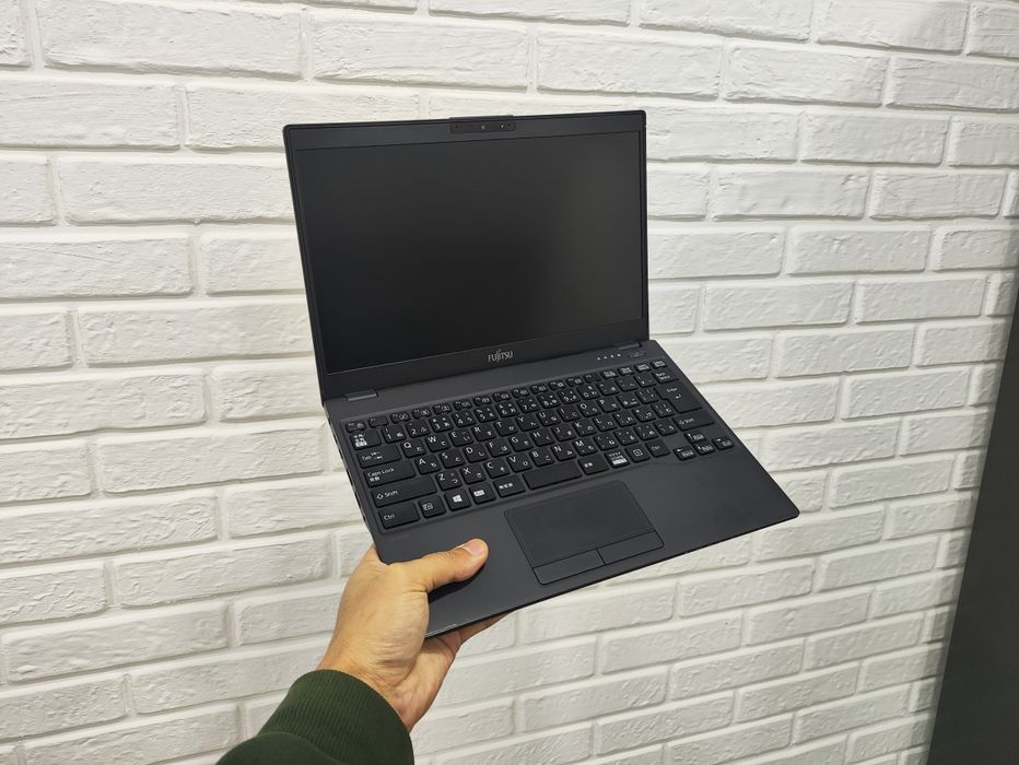 Ультрабук Fujitsu Lifebook I3 8145
