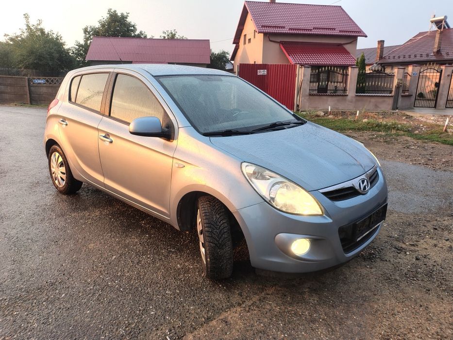 Vând Hyundai i20