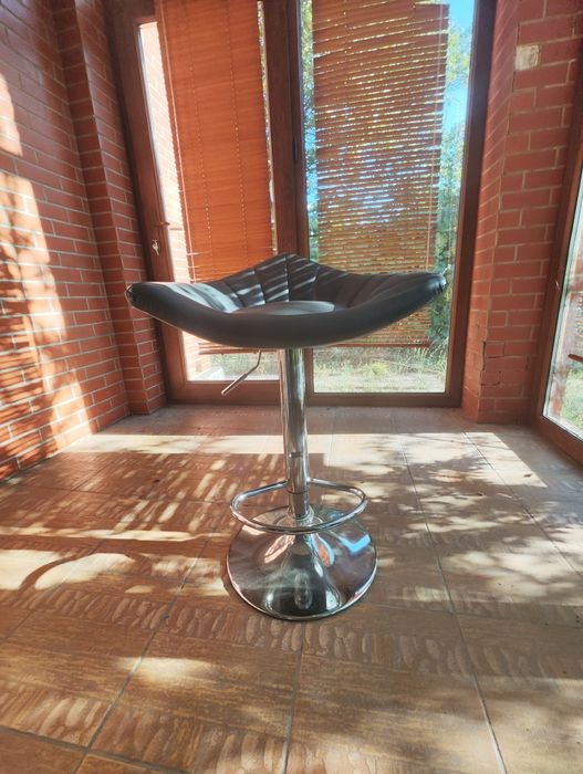 Продам барные стулья