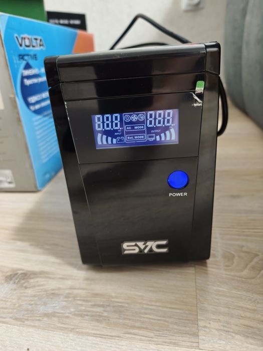 ИБП SVC 900Вт бесперебойник