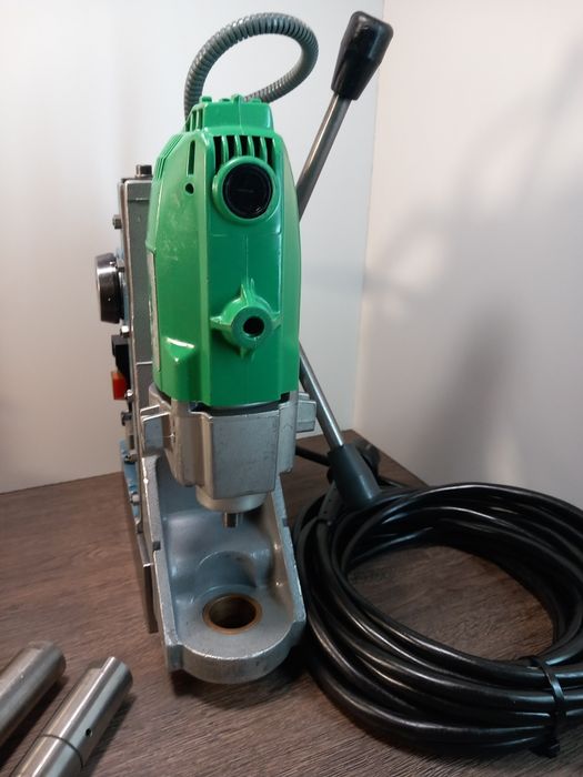 Vând talpă magnetică Hitachi