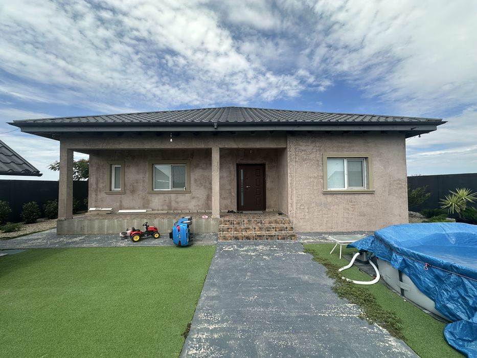 Casa Poarta Alba zona D