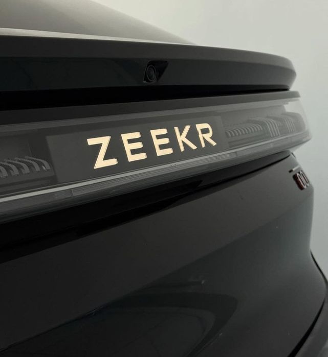 Zeekr 001 restailing